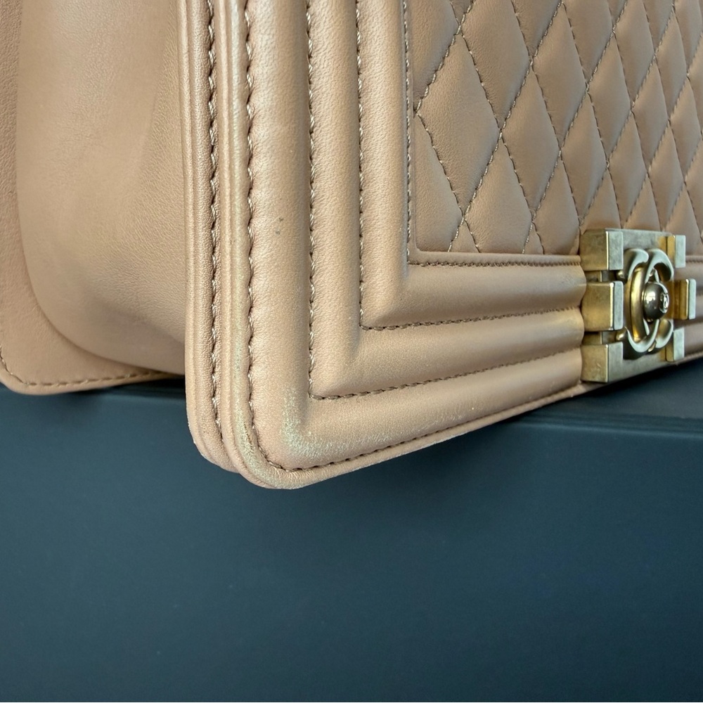CHANEL Beige Leather Interior - Picture 13 of 16